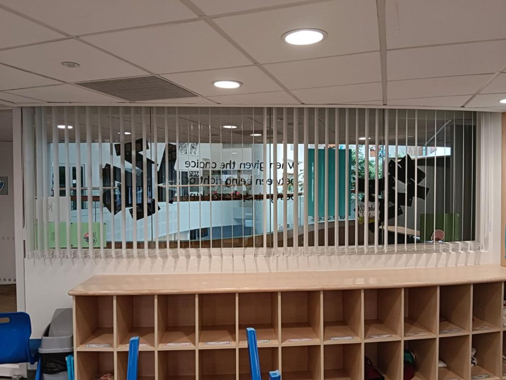 學校圖書館走廊透光防曬簾